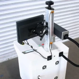 Znakowarka laserowa ze stacją roboczą Model WS-RT | Grawerowanie i znakowanie metalu