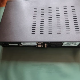 Cyfrowy odbiornik satelitarny (dekoder) z kablem do DVD i pilotem