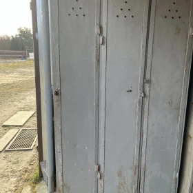Szafka BHP z grubej blachy, 2 i 3 drzwiowe z półkami, stan dobry