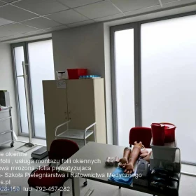 Folie prywatyzujące na okna łazienkowe, balkony, ścianki działowe, witryny...Warszawa i okolice usługa oklejania szyb folią TEL.790028159