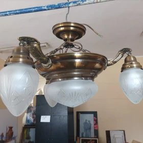 Lampa wisząca 4 elementowa, kolor stare złoto, klosze matowe szlifowane. Cena 50 zł