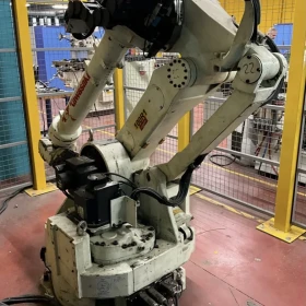 Robot przemysłowy Kawasaki UX 120 – automatyzacja